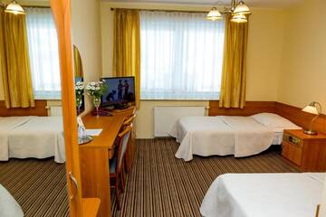 Фото номера Двухместный номер с 2 отдельными кроватями Отель Hotel Alexandra г. Победзиска 2