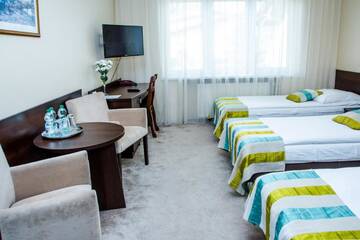 Фото номера Трехместный номер Отель Hotel Alexandra г. Победзиска 3